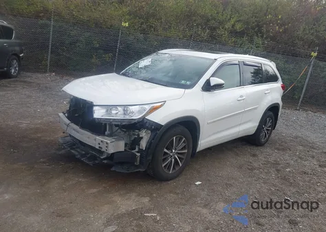 2017 Toyota Highlander Xle z USA, uszkodzony, nr VIN 5TDJZRFH3HS392833